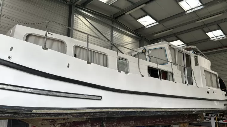Rénovation et restauration de peinture pour pénichette fluviale, aux alentours de Toulouse, Fluvial Boats