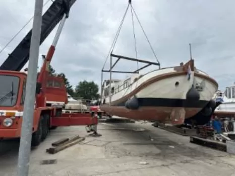 Mise à sec d’un bateau fluvial à restaurer Sud-Ouest, aux alentours de Toulouse, Fluvial Boats
