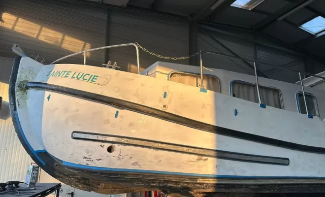 Rénovation et restauration de peinture pour pénichette fluviale, aux alentours de Toulouse, Fluvial Boats